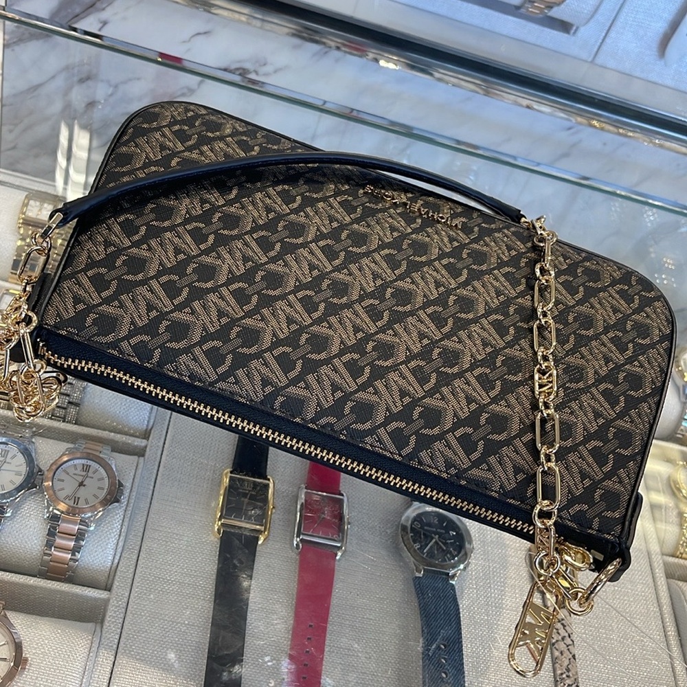 MICHAEL KORS EMPIRE MEDIUM METALLIC CHAIN-LINK POCHETTE
Black/Pale Gold 
NWT - Picture 6 of 16